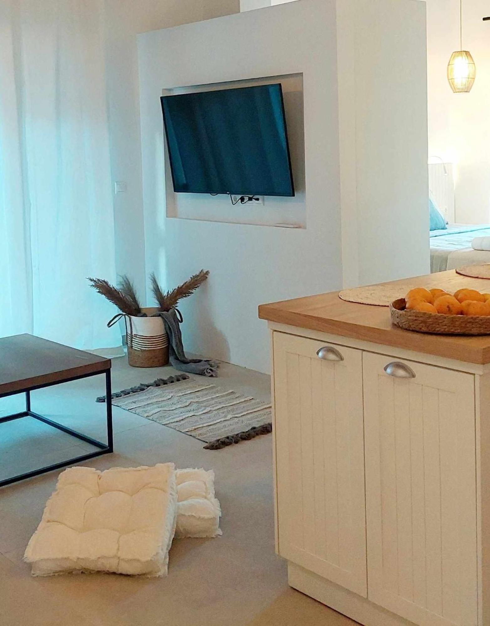 Maya Apartments, Modern And Convenient Apartments With Private Parking Скиатос Экстерьер фото